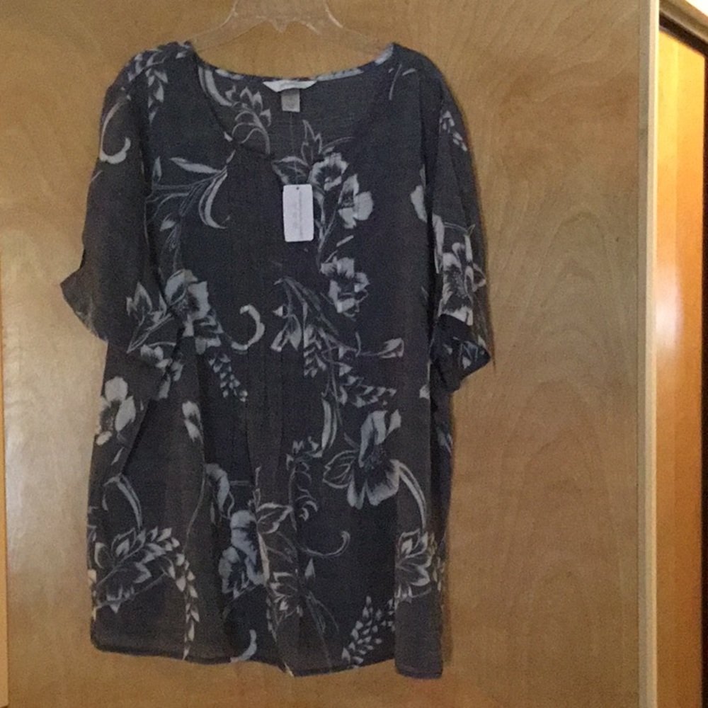 Brand New Grey/White CJ Banks print light weight top, size 1X